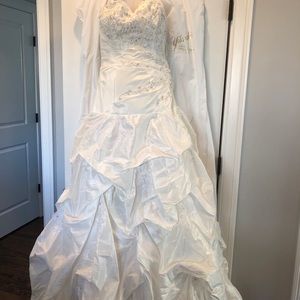 Brand New Size 10 Unaltered White Wedding Gown